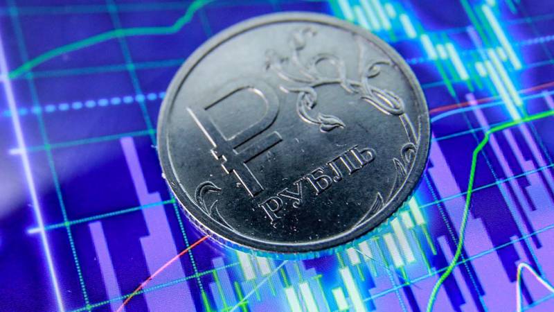 На следующей неделе на финансовых рынках ожидается значимое событие — заседание Центробанка, где будет обсуждаться ключевая ставка. Экономисты с интересом ждут исхода этого заседания, так как это может оказать влияние на курс рубля.